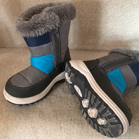 Youth snow boots size 7  brand Nova Mountain. Excellent condition - Picture 2 of 2